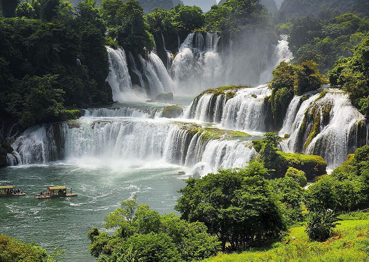 Detian Transnational Waterfall