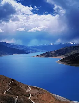 Yamdrok Lake